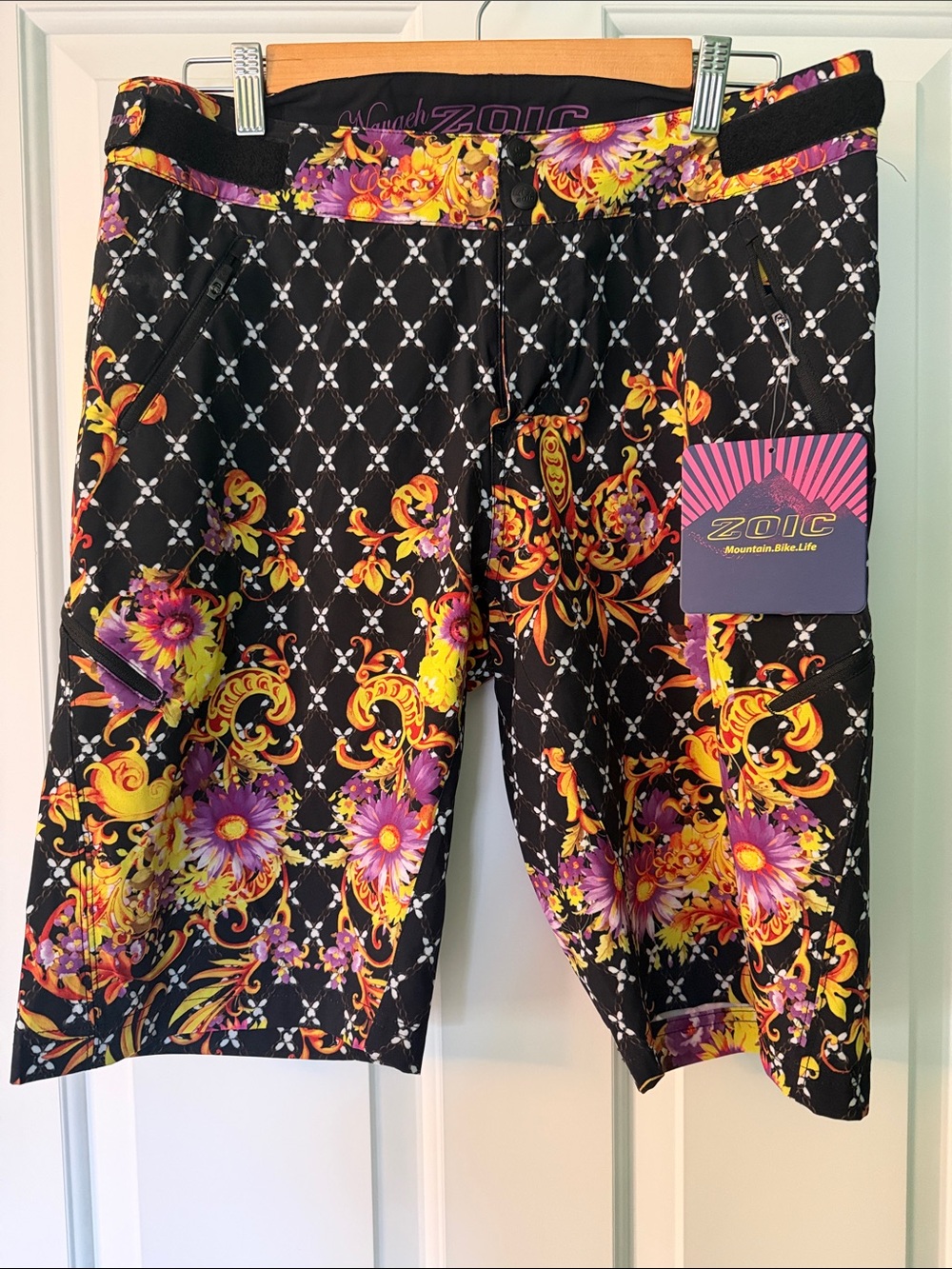 NWT Zoic Navaeh Blockchain Flower MTB Shorts size L